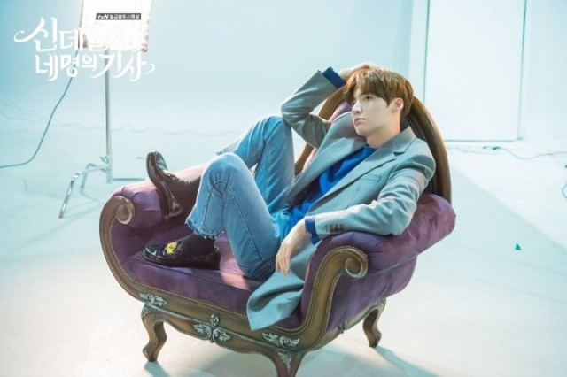 Cinderella and Four Knights Fotoğrafı