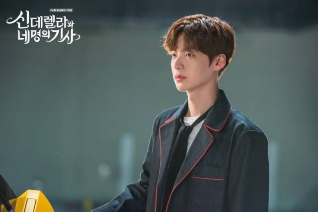 Cinderella and Four Knights Fotoğrafı