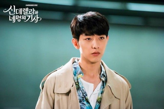 Cinderella and Four Knights fotoğrafı