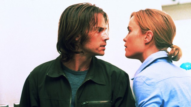 Bir Yabancıyla Asla fotoğrafı