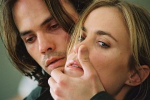 Bir Yabancıyla Asla fotoğrafı