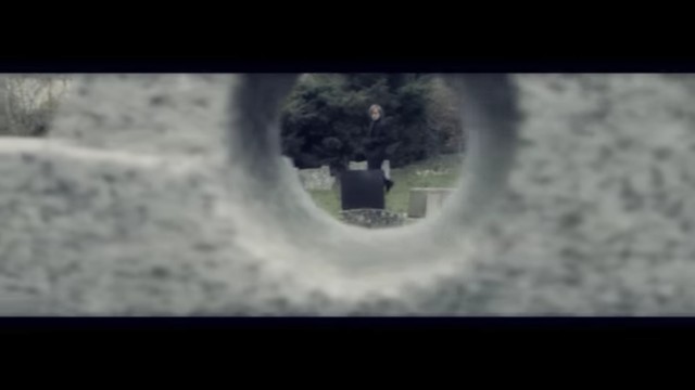 Woman of the Graveyard Fotoğrafı