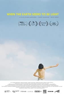 Yeryüzü Aydınlıkken (2015) afişi