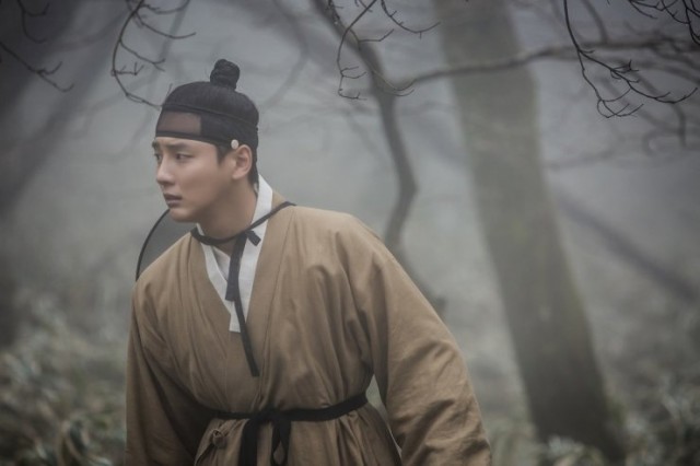 Mirror of the Witch fotoğrafı