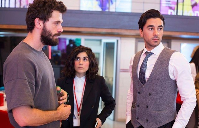 Seviyor Sevmiyor fotoğrafı