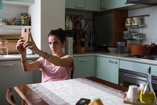 Rüzgarda Salınan Nilüfer Fotoğrafı