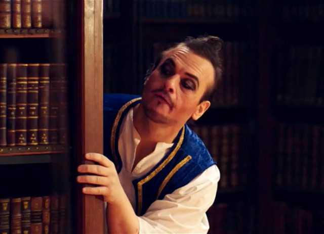 İsra ve Sihirli Kitap Fotoğrafı