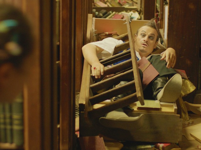 İsra ve Sihirli Kitap Fotoğrafı