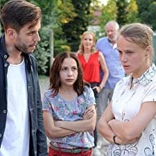 Liebling, lass die Hühner frei (2017) afişi