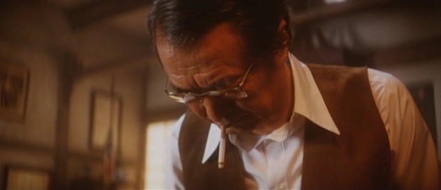 Dünyanın Orta Yerinde Aşk İçin Ağlıyorum fotoğrafı