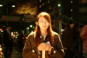 Dünyanın Orta Yerinde Aşk İçin Ağlıyorum Fotoğrafı