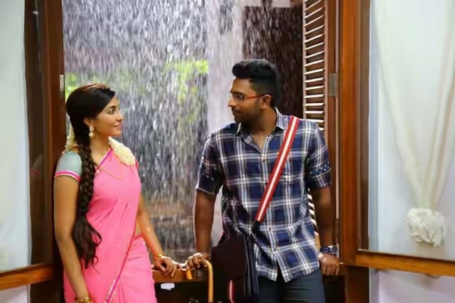 Koditta Idangalai Nirappuga fotoğrafı