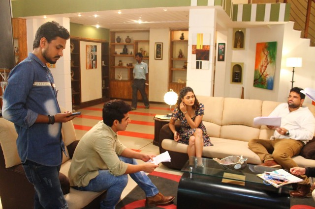 U, Me Aur Ghar fotoğrafı