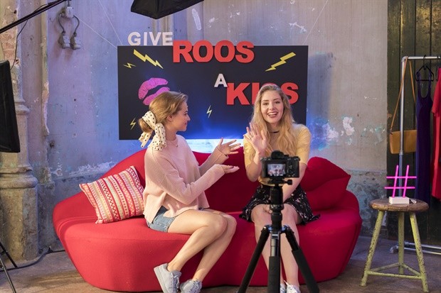 First Kiss Fotoğrafı