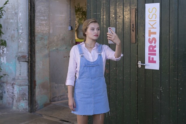 First Kiss Fotoğrafı