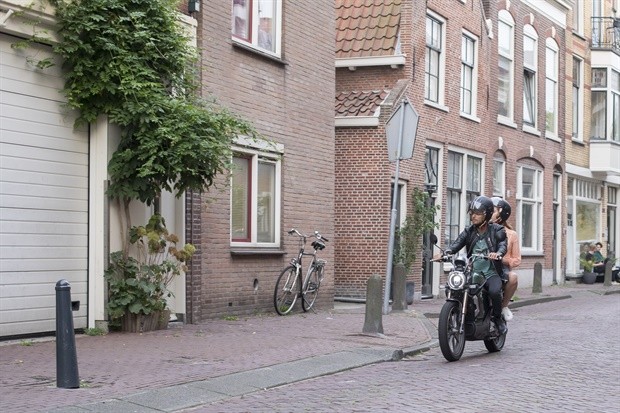 First Kiss Fotoğrafı