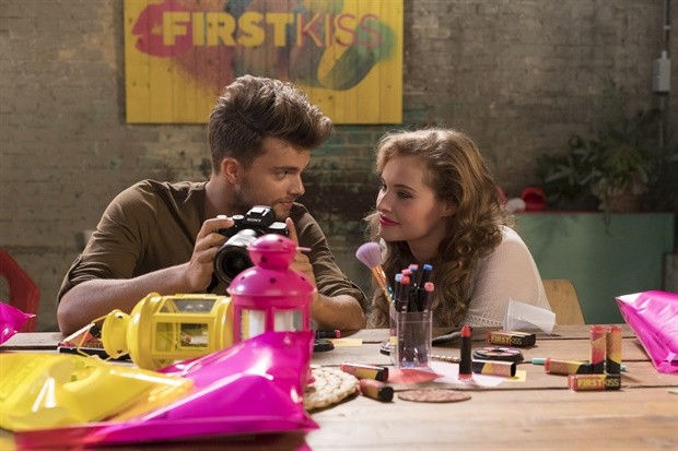 First Kiss Fotoğrafı