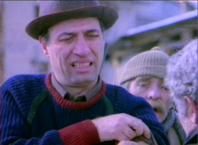 Deli Deli Küpeli Fotoğrafı