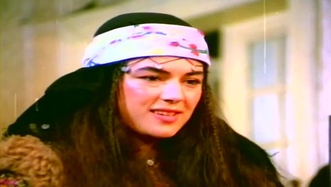 Deli Deli Küpeli fotoğrafı