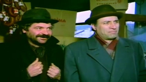 Deli Deli Küpeli fotoğrafı