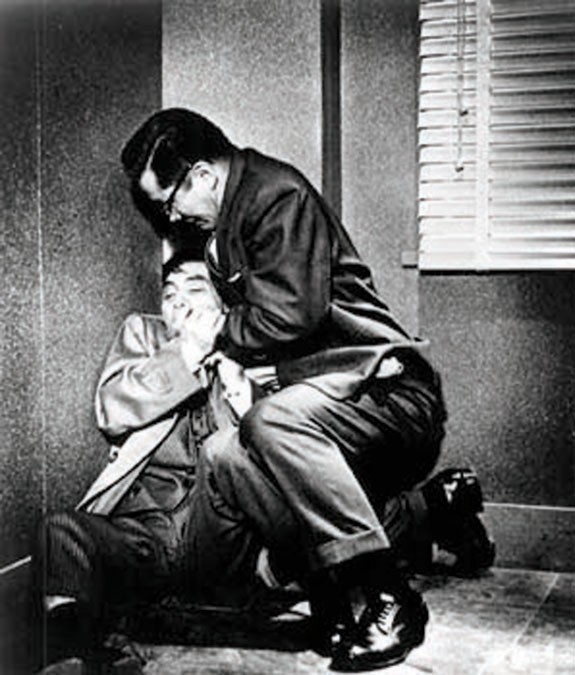 Ahmaklar Barış İçinde Uyuyor Fotoğrafı