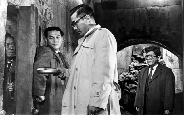 Ahmaklar Barış İçinde Uyuyor Fotoğrafı