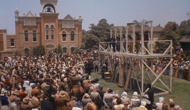 Onları Yükseğe As Fotoğrafı