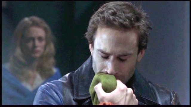 Ölümün Kollarında Fotoğrafı