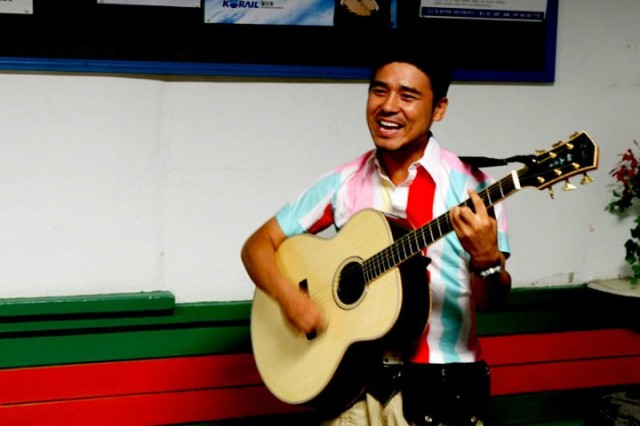 Cracked Eggs And Noodles Fotoğrafı