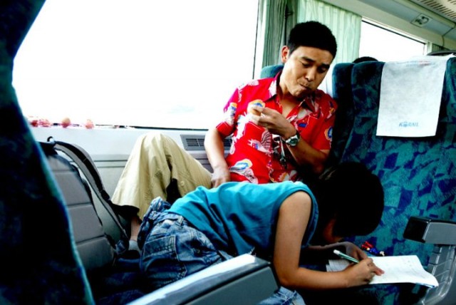 Cracked Eggs And Noodles Fotoğrafı