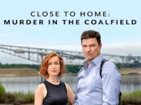 Eve Yakın Bir Cinayet (2022) afişi