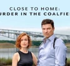 Eve Yakın Bir Cinayet (2022) afişi