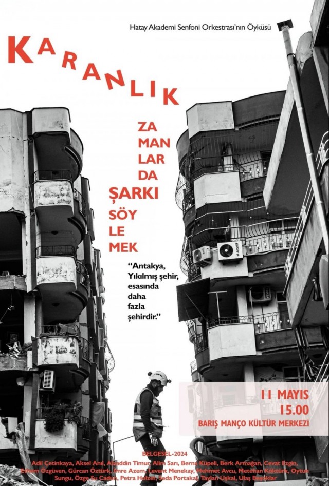 Karanlık Zamanlarda Şarkı Söylemek (2024) afişi