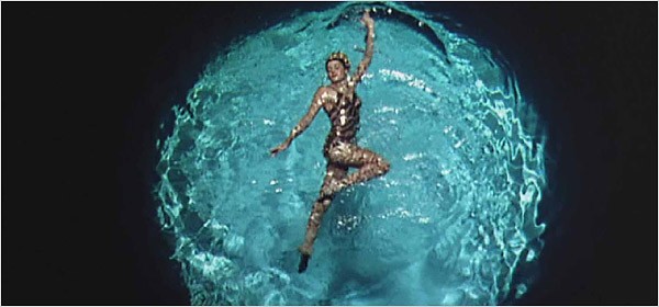 Bathing Beauty fotoğrafı