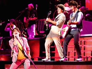 Jonas Brothers: Üç Boyutlu Konser Deneyimi Fotoğrafı