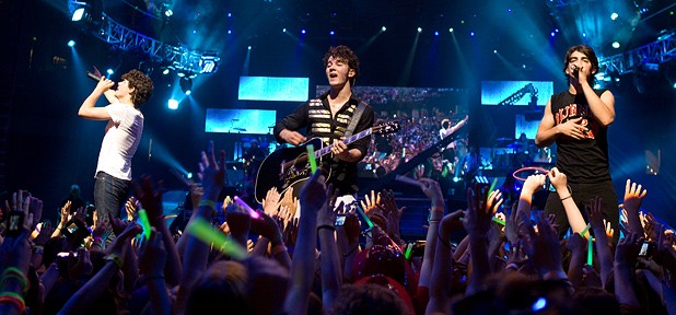 Jonas Brothers: Üç Boyutlu Konser Deneyimi Fotoğrafı