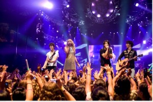 Jonas Brothers: Üç Boyutlu Konser Deneyimi Fotoğrafı