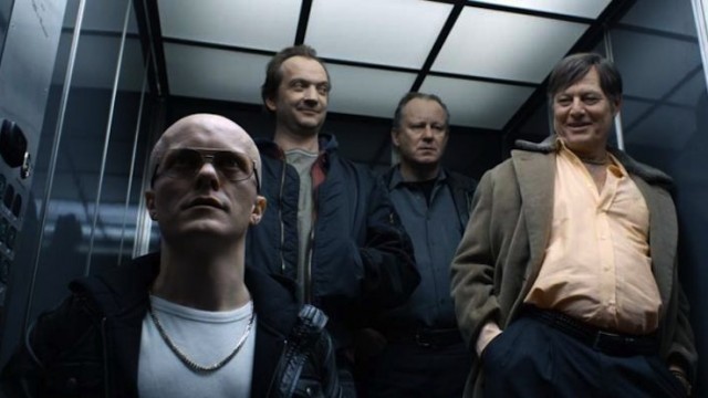 Az Buçuk Kibar Bir Adam fotoğrafı