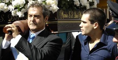 İki Yumruk, Bir Kalp fotoğrafı