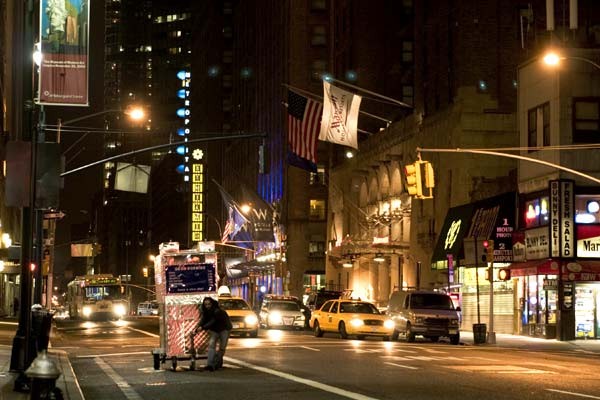 Man Push Cart Fotoğrafı