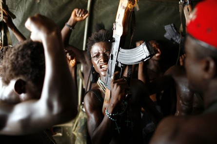 Kuduz Köpek Johnny fotoğrafı