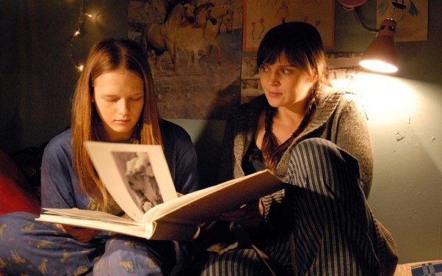 Sisters Apart fotoğrafı