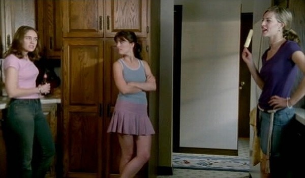 Kicking The Dog Fotoğrafı