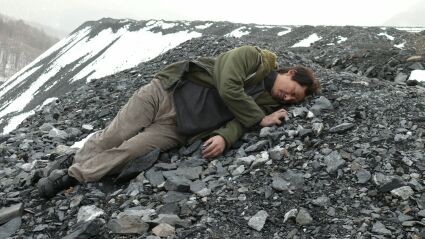 With The Girl Of Black Soil fotoğrafı