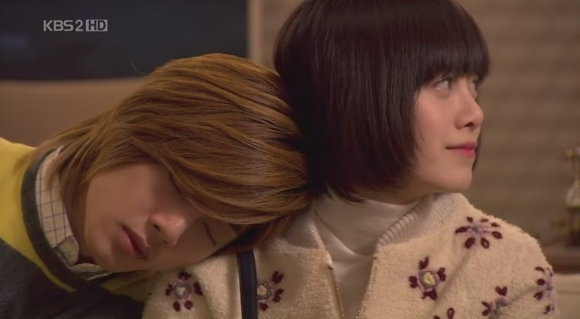 Erkekler Çiçeklerden Önce Gelir Fotoğrafı