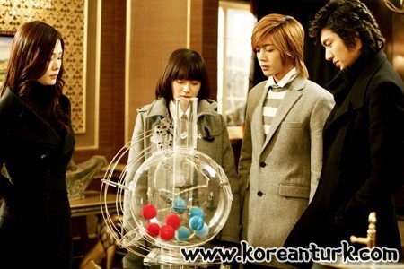 Erkekler Çiçeklerden Önce Gelir Fotoğrafı