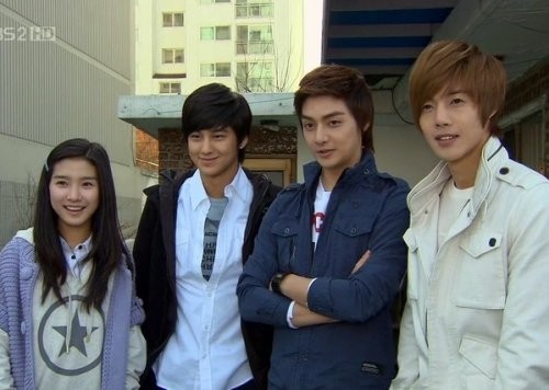 Erkekler Çiçeklerden Önce Gelir Fotoğrafı