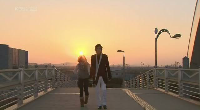 Erkekler Çiçeklerden Önce Gelir Fotoğrafı