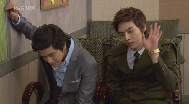 Erkekler Çiçeklerden Önce Gelir Fotoğrafı