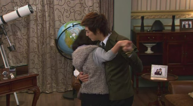 Erkekler Çiçeklerden Önce Gelir Fotoğrafı